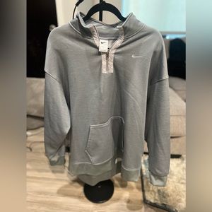 NIKE therma-fit quarter zip sweatshirt